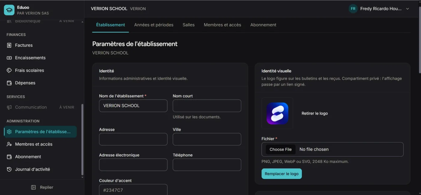 Paramètres d'un établissement sur Eduoo : identité administrative, logo repris sur les bulletins et les reçus, années et périodes, salles, membres et accès.